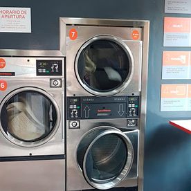 Lavandería Autoservicio Amador De Los Ríos lavadoras color gris
