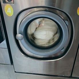 Lavandería Autoservicio Amador De Los Ríos lavadora color gris